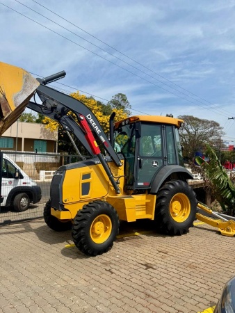 Retroescavadeira John Deere 310P ano 2024