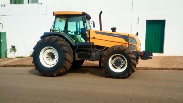 Trator Valtra BH 180 ano 2013
