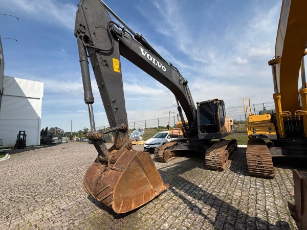 Escavadeira Volvo EC220DL ano 2018