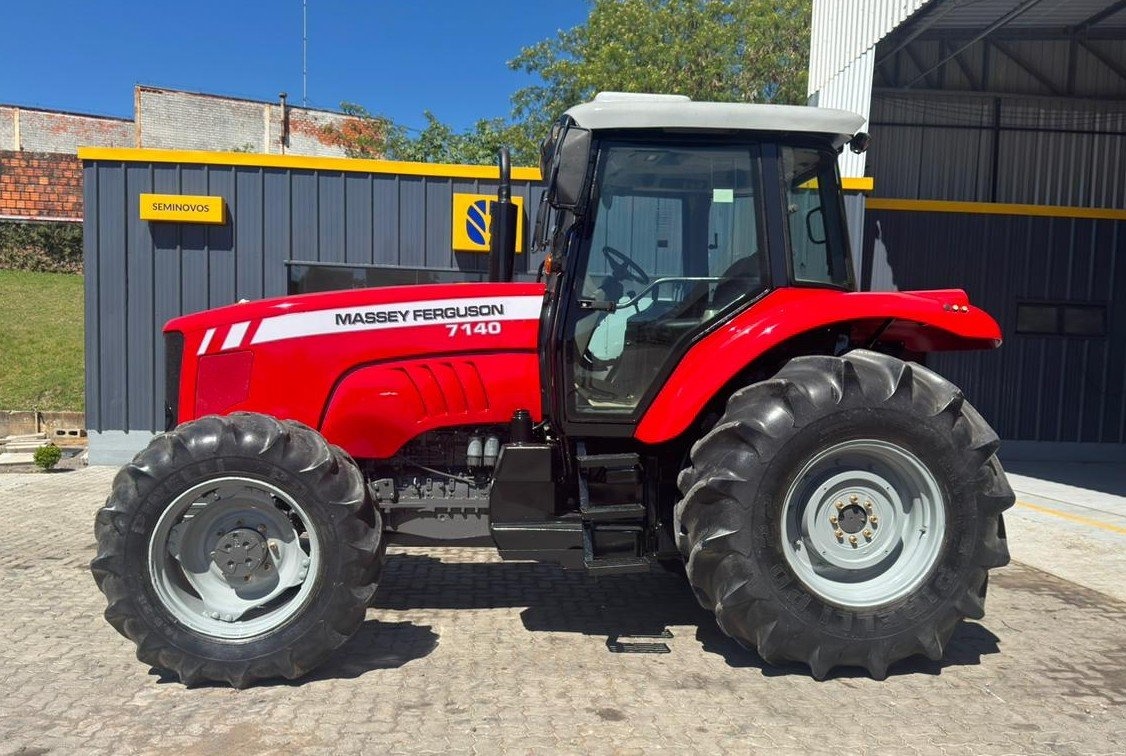 Trator Massey Ferguson MF 7140 ano 2013