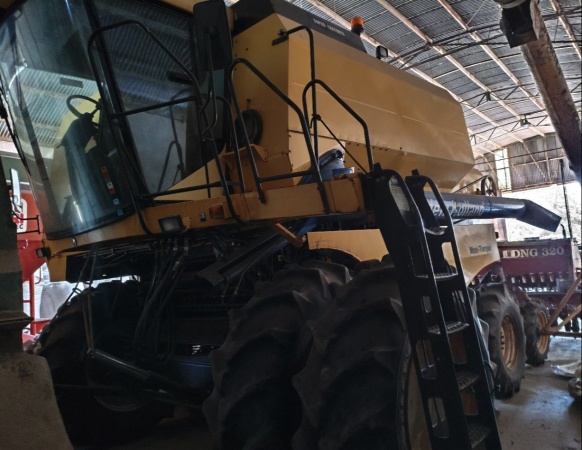 Colheitadeira New Holland TC 5090   ano 2011