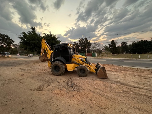 Retroescavadeira New Holland B95B ano 2023