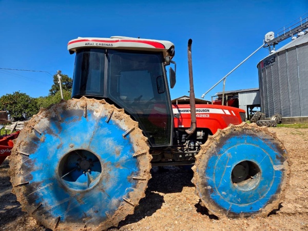 Trator Massey Ferguson MF 4283 ano 2011