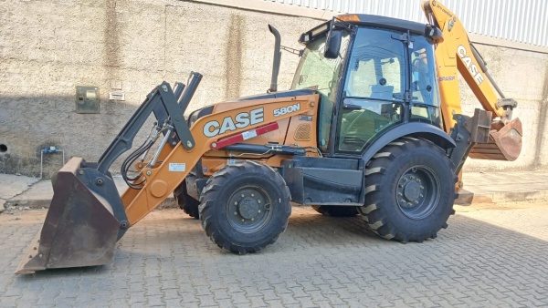 Retroescavadeira Case 580 N  ano 2023