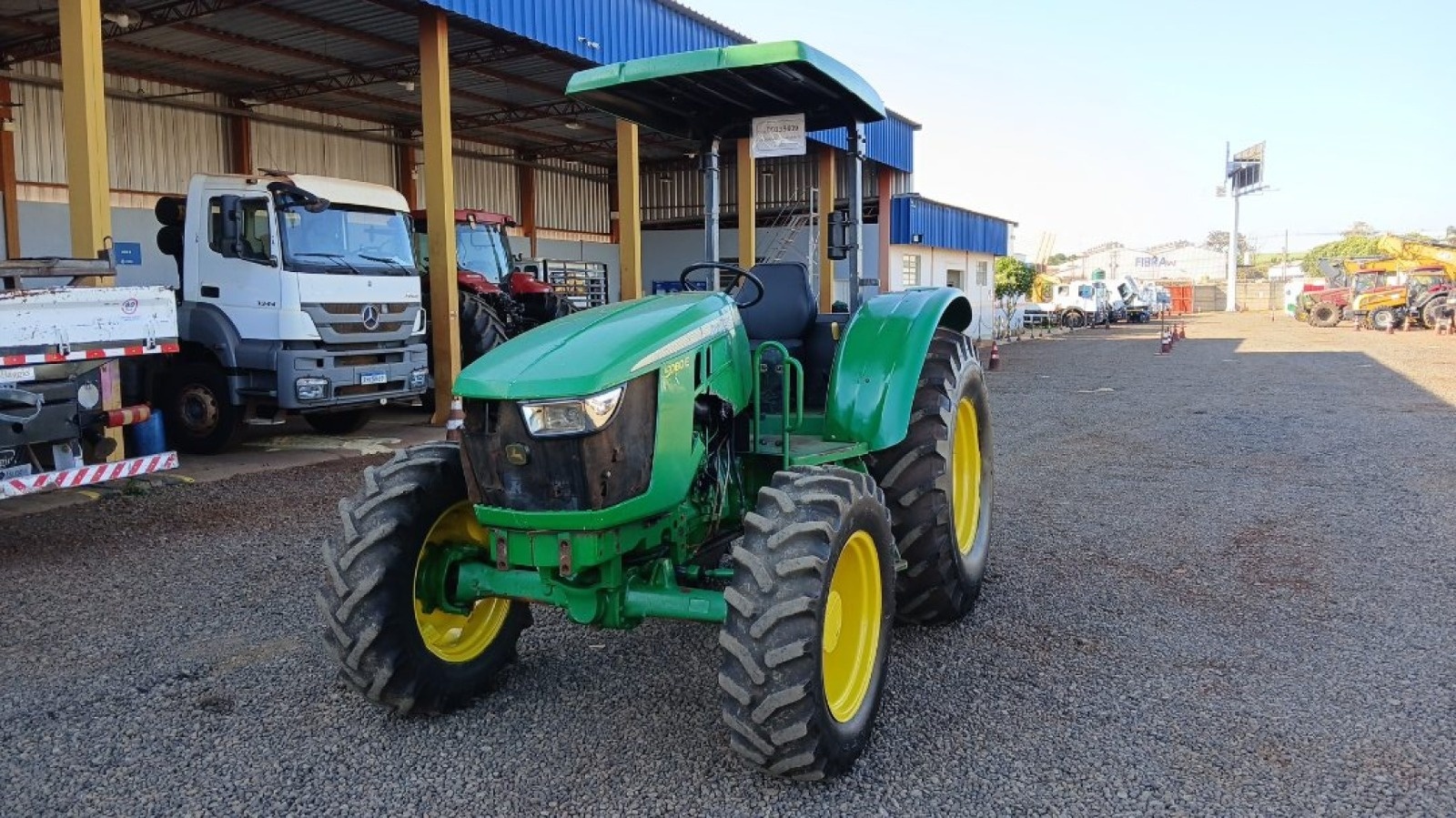Trator John Deere 5080E ano 2021