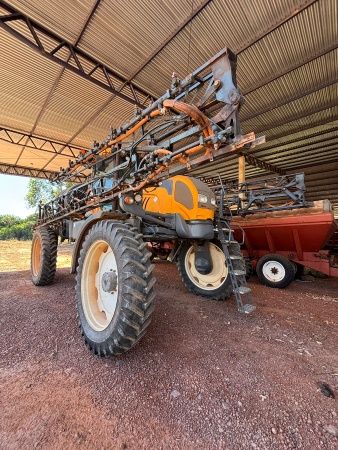 Pulverizador Autopropelido Valtra BS 3020 ano 2013 - BS 3020 - Máquinas Agrícolas