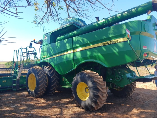 Colheitadeira John Deere S540 ano 2014