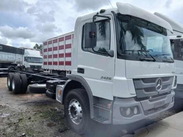 Caminhão Mercedes Benz Atego 2426 ano 2022
