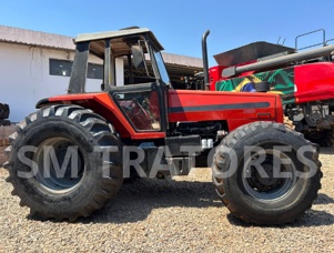 Trator Massey Ferguson MF 680 ano 2006