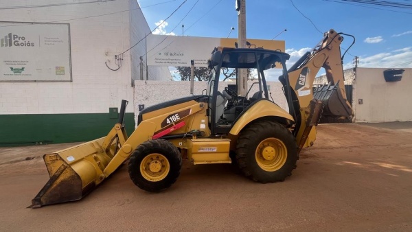 Retroescavadeira Caterpillar 416 E ano 2007
