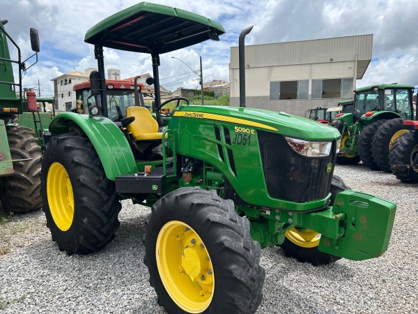 Trator John Deere 5090E ano 2022