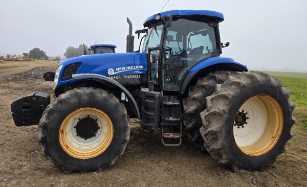 Trator New Holland T7.240 ano 2014