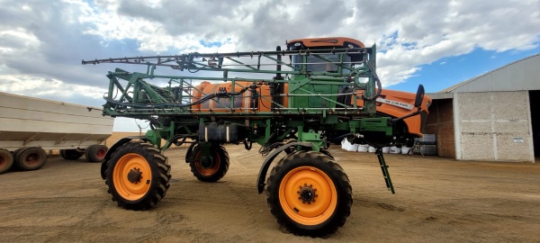 Pulverizador Autopropelido Stara Gladiador 2300 ano 2017