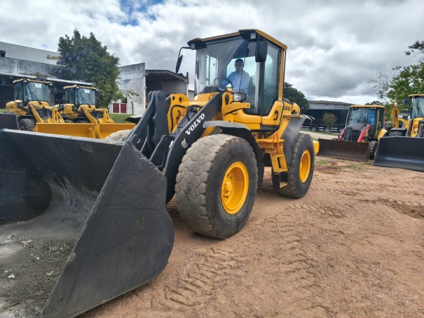 Pá Carregadeira Volvo L60F ano 2012