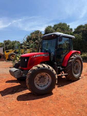 Trator Massey Ferguson 4290 ano 2011