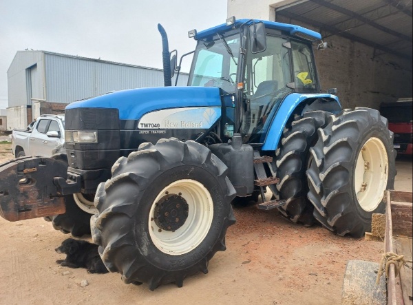 Trator New Holland TM 7040 ano 2011