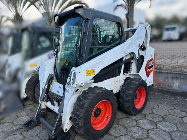 Mini Carregadeira Bobcat S570 ano 2021