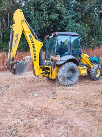 Retroescavadeira New Holland B110B ano 2022
