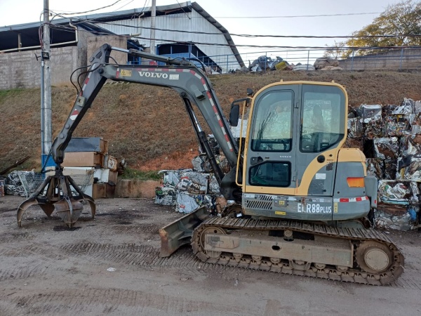 Mini Escavadeira Volvo ECR88 Plus ano 2013