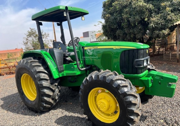 Trator John Deere 6415 ano 2008