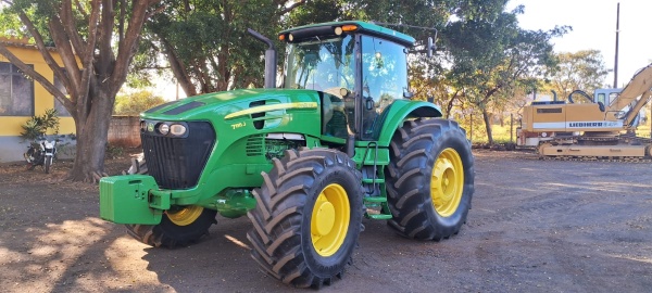Trator John Deere 7195J ano 2015