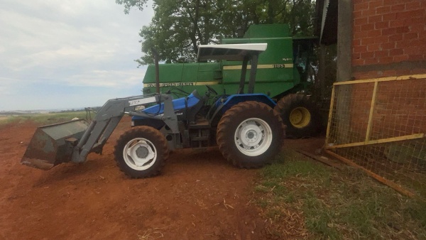 Trator New Holland TL 80 4X4 ano 2006