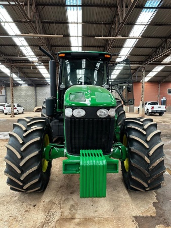 Trator John Deere JD7225J ano 2014