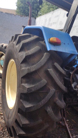Trator New Holland NH7630 ano 2004