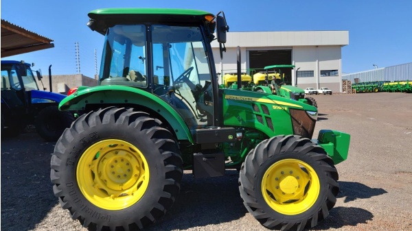 Trator John Deere 5080E ano 2022