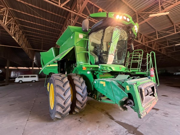 Colheitadeira John Deere S550 ano 2022