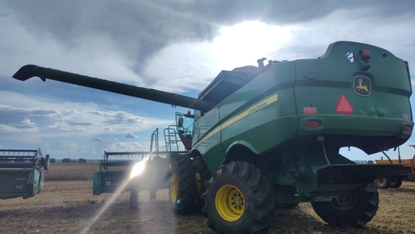 Colheitadeira John Deere S550 ano 2018 - S550 - Máquinas Agrícolas