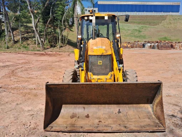 Retroescavadeira JCB 3CX ano 2020