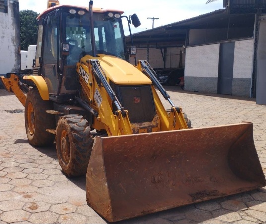 Retroescavadeira JCB 3CX ano 2021