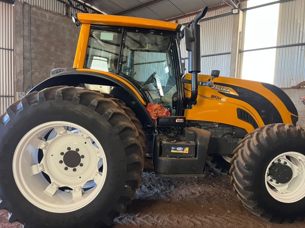 Trator Valtra BH 224 ano 2019