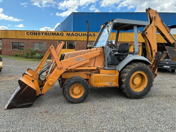 Retroescavadeira Case 580 L