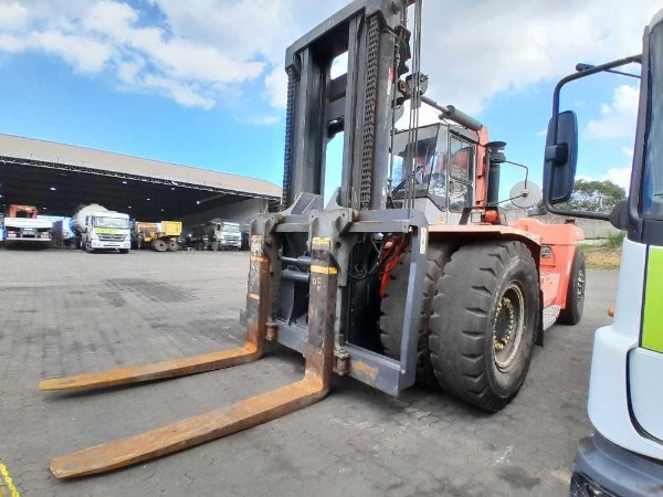 Outra máquina e equipamento Kalmar Reach Stacker ano 2012