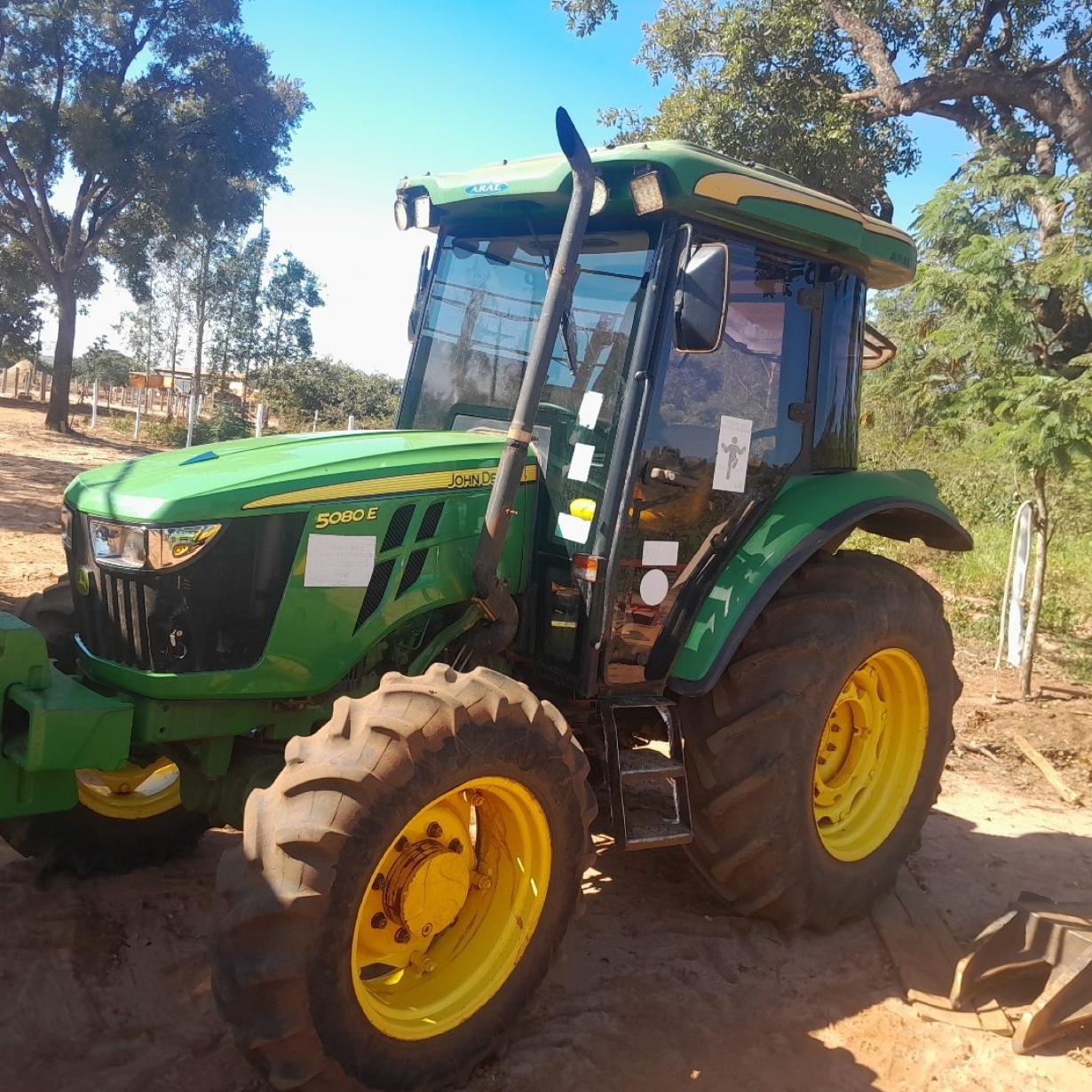 Trator John Deere 5080E ano 2022