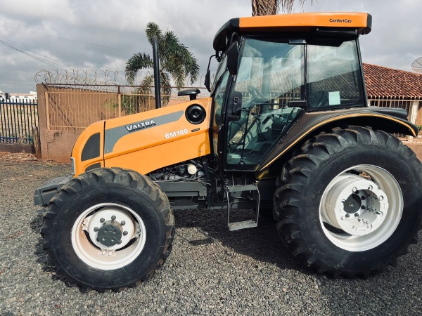 Trator Valtra BM 100 ano 2018