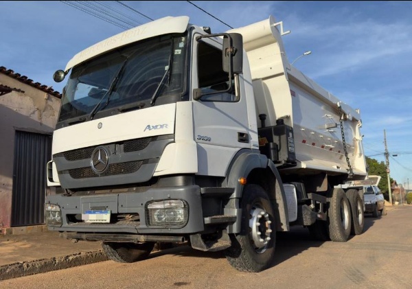 Caminhão Mercedes Benz 3131 ano 2014