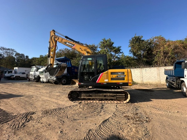 Escavadeira SANY SY135 C ano 2023