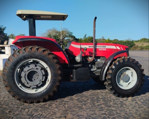 Trator Massey Ferguson 4292 HD 4x4 ano 2013