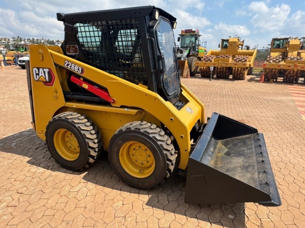 Mini Carregadeira Caterpillar 226B3 ano 2020