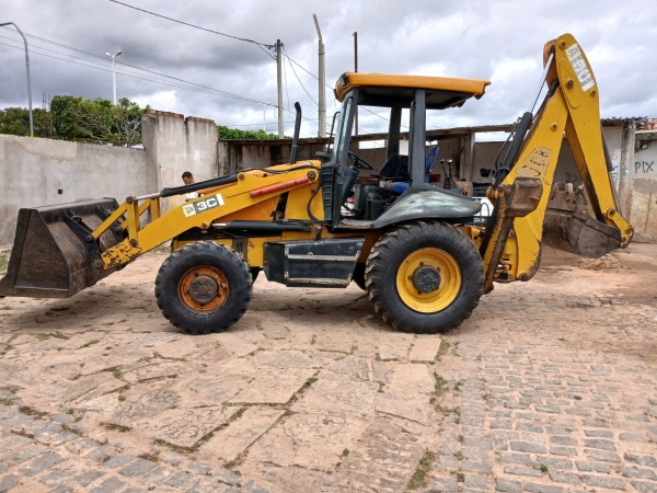 Retroescavadeira JCB 3C ano 2012