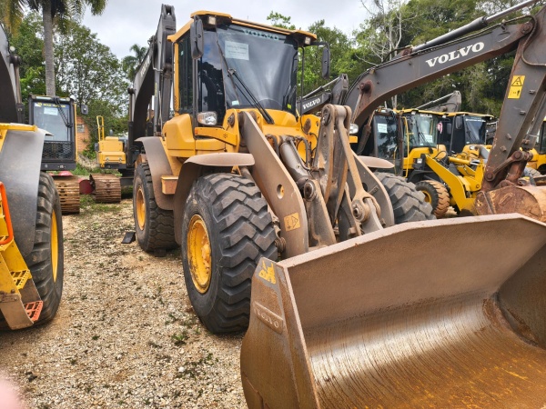 Pá Carregadeira Volvo L70F ano 2022