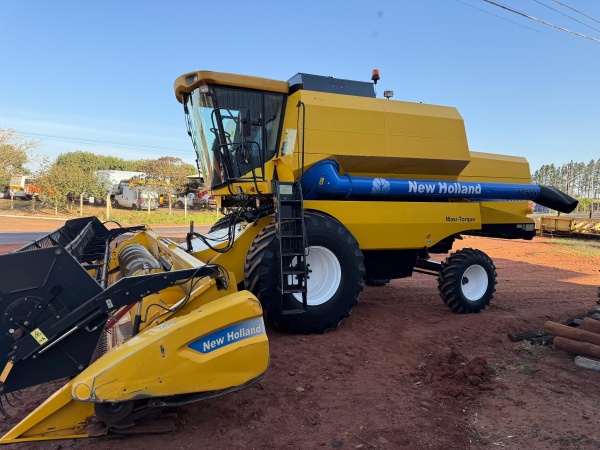 Colheitadeira New Holland TC 5090   ano 2011