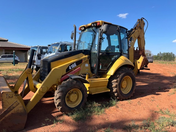 Retroescavadeira Caterpillar 416 E ano 2015