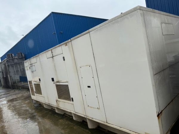 Gerador de Energia Caterpillar 750 kVA ano 2010