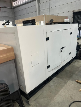 Gerador de Energia Caterpillar 55 kVA ano 2015