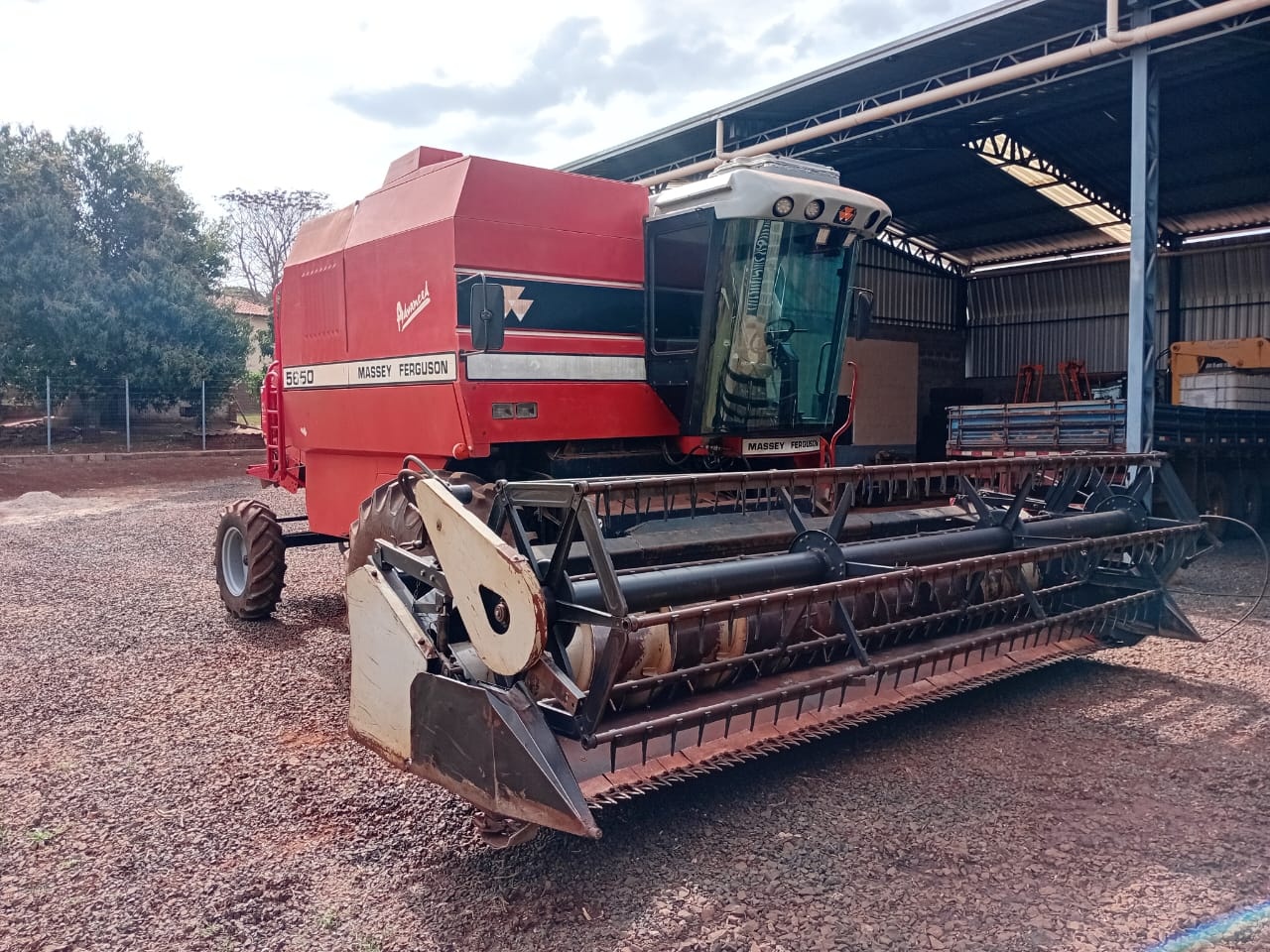 Colheitadeira Massey Ferguson MF 5650 Advanced ano 2004