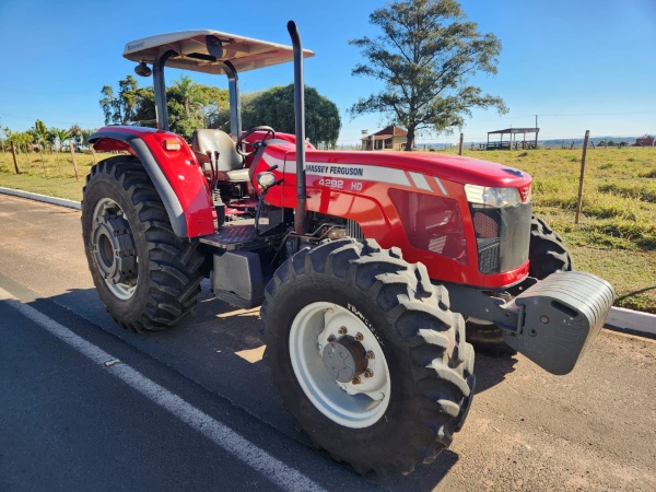 Trator Massey Ferguson 4292 HD 4x4 ano 2015